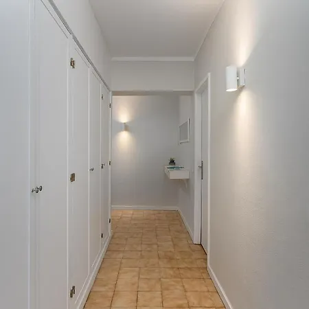 Sunny Flat W/ Balcony & Pool By Lovelystay Portimao