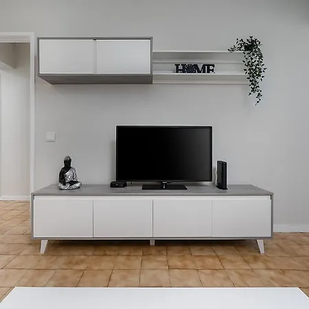 Sunny Flat W/ Balcony & Pool By Lovelystay