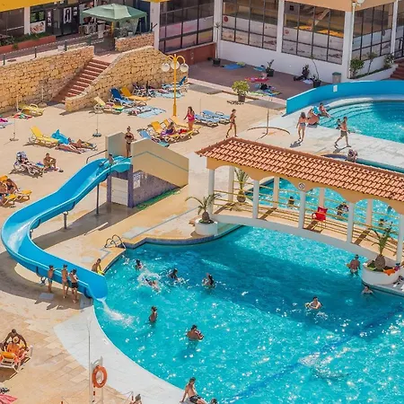 Sunny Flat W/ Balcony & Pool By Lovelystay Portimao