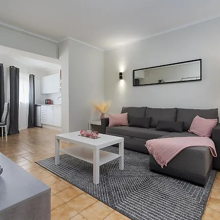 Sunny Flat W/ Balcony & Pool By Lovelystay Appartement *